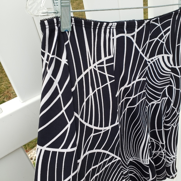 💋3/$20 SALE!💋Molly & Maxx Swirly Cute Skirt - Picture 3 of 8